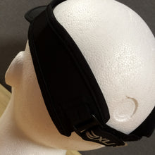 Load image into Gallery viewer, VISOR : 2XU Running  Sun Visor *17