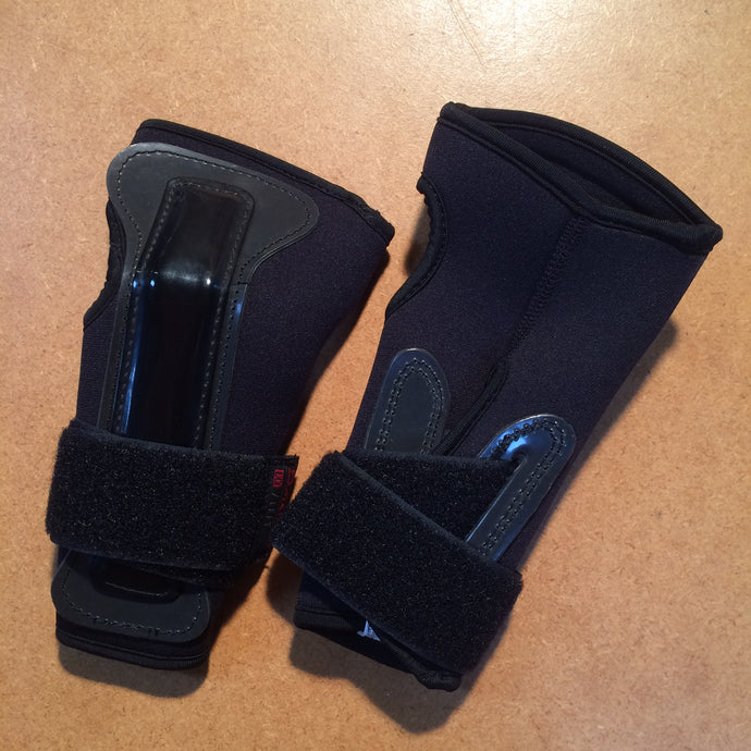 ARMOUR : Dakine Wristguard L+R [S]