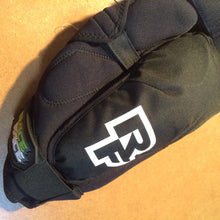 Load image into Gallery viewer, ARMOUR : Race Face D30 Leg Pad - Replacement RIGHT [L]