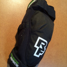 Load image into Gallery viewer, ARMOUR : Race Face D30 Leg Pad - Replacement RIGHT [M]