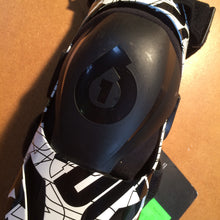 Load image into Gallery viewer, ARMOUR :SixSixOne 661 Evo Knee Support Aluminium [S] Model: 6093-33-051