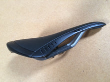 Load image into Gallery viewer, SADDLE : Fizik Bull Kurve Saddle