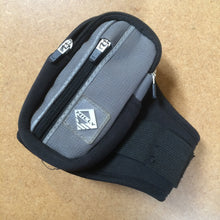 Load image into Gallery viewer, BAG-HANDY BAG : Hilly Handy Phone Pack with Arm Strap [S]